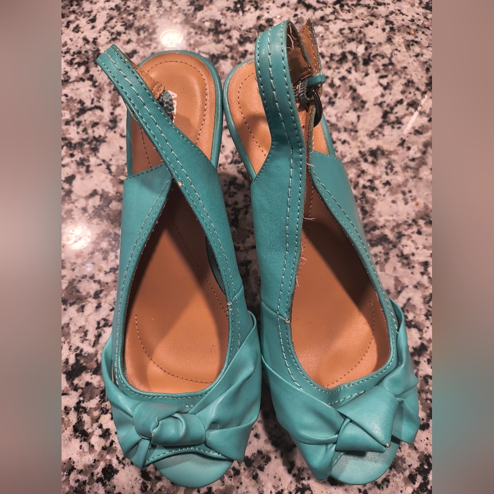 Apt 9 Sz 7.5 Turquoise Slingback Heels